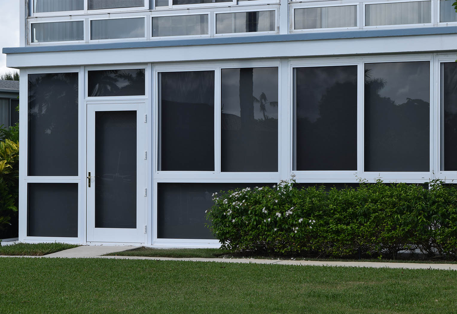 naples-harbour-club-glassed-in-lani-impact-windows